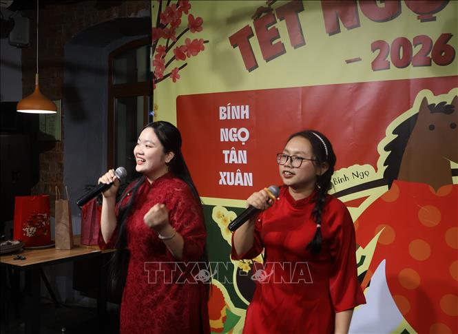 Sinh viên biểu diễn văn nghệ. Ảnh: Trần Hải - PV TTXVN tại Nga