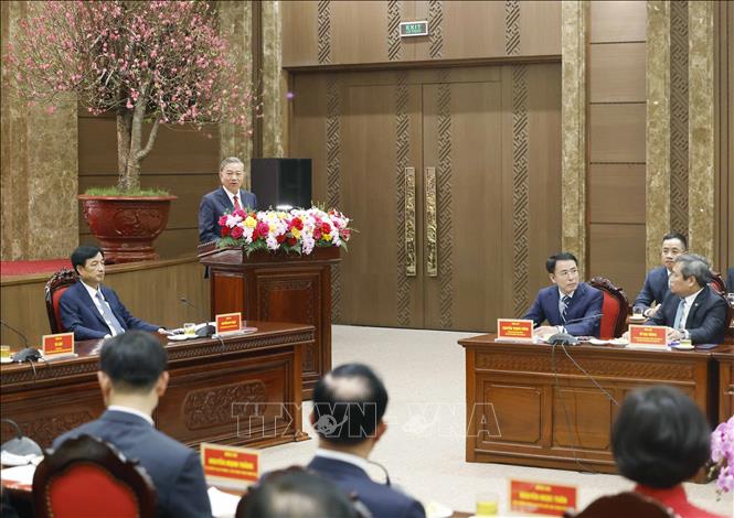 Tổng Bí thư Tô Lâm chúc Tết Đảng bộ, chính quyền và Nhân dân Thủ đô Hà Nội. Ảnh: Thống Nhất – TTXVN