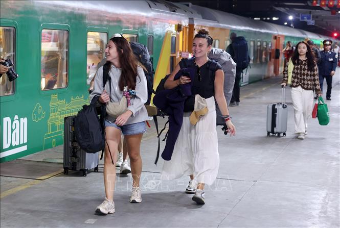 Những vị khách du lịch quốc tế đầu tiên 