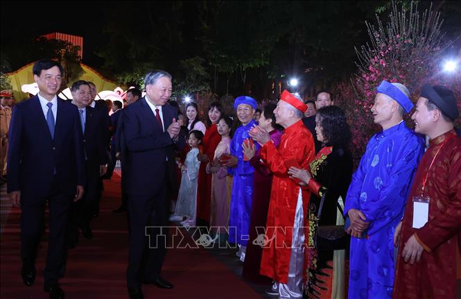 Tổng Bí thư Tô Lâm chúc Tết Đảng bộ, chính quyền và Nhân dân Hà Nội. Ảnh: Văn Điệp – TTXVN