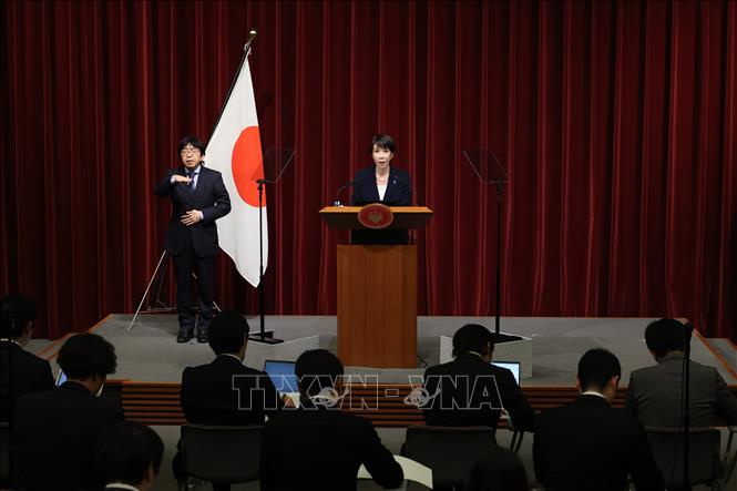 Thủ tướng Nhật Bản Sanae Takaichi phát biểu tại cuộc họp báo ở Tokyo. Ảnh: THX/TTXVN