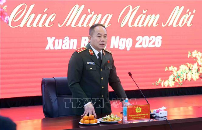 Trung tướng Nguyễn Thanh Tùng, Giám đốc Công an thành phố Hà Nội phát biểu chúc Tết cán bộ, chiến sĩ Phòng CSGT, Công an thành phố Hà Nội. Ảnh: Phạm Kiên - TTXVN