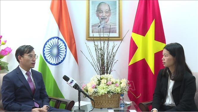 Tham tán Thương mại Việt Nam tại Ấn Độ Bùi Trung Thướng trả lời phỏng vấn của phóng viên TTXVN tại Ấn Độ. Ảnh: Quang Trung - P/v TTXVN tại New Delhi