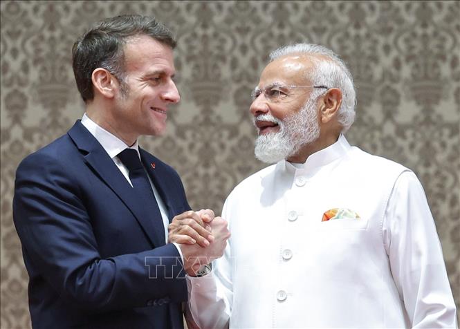 Tổng thống Pháp Emmanuel Macron (trái) và Thủ tướng Ấn Độ Narendra Modi trong cuộc gặp tại Mumbai ngày 17/2/2026. Ảnh: ANI/TTXVN
