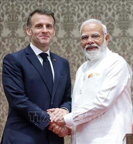 Tổng thống Pháp Emmanuel Macron (trái) và Thủ tướng Ấn Độ Narendra Modi trong cuộc gặp tại Mumbai ngày 17/2/2026. Ảnh: ANI/TTXVN