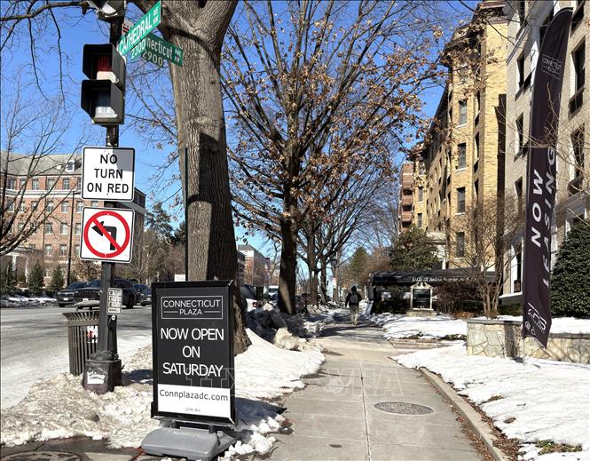 Biển quảng cáo xem nhà cho thuê trên đại lộ Connecticut ở trung tâm thủ đô Washington D.C. Ảnh: Ngọc Quang - PV TTXVN tại Mỹ