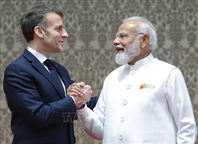 Thủ tướng Ấn Độ Narendra Modi và Tổng thống Pháp Emmanuel Macron tại cuộc gặp ở Mumbai ngày 17/2/2026. Ảnh: ANI/TTXVN