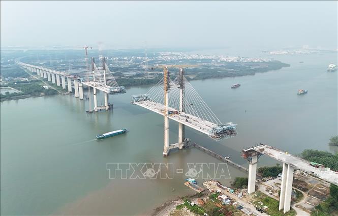Công trường cầu Phước Khánh, thuộc gói thầu J3-1, dự án cao tốc Bến Lức - Long Thành, tăng tốc thi công thời điểm giáp Tết Nguyên đán Bính Ngọ 2026. Ảnh: Hồng Đạt - TTXVN
