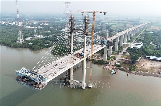 Cầu Phước Khánh là một trong hai cầu lớn nhất trên tuyến cao tốc Bến Lức - Long Thành, kết nối huyện Cần Giờ (cũ), Thành phố Hồ Chí Minh với huyện Nhơn Trạch (cũ), tỉnh Đồng Nai. Ảnh: Hồng Đạt - TTXVN