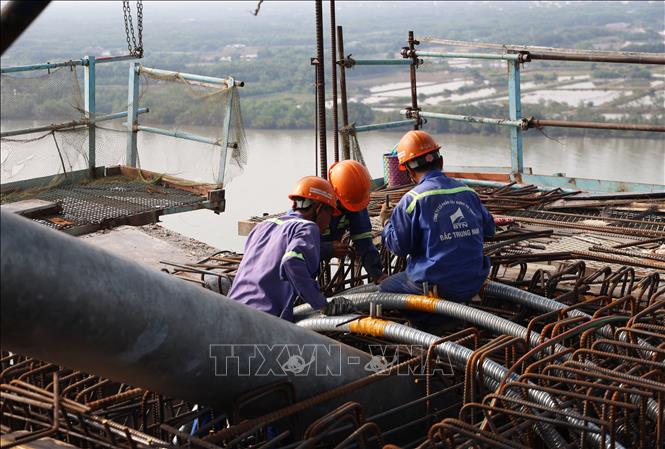 Khẩn trương thi công cầu Phước Khánh những ngày giáp Tết Nguyên đán Bính Ngọ 2026. Ảnh: Hồng Đạt - TTXVN