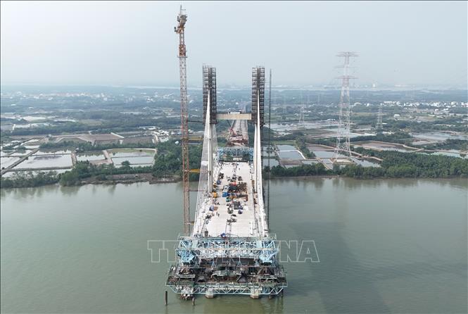 Cầu Phước Khánh hiện đã đạt trên 95% khối lượng, bước vào giai đoạn hoàn thiện, phấn đấu cán đích quý III/2026. Ảnh: Hồng Đạt - TTXVN