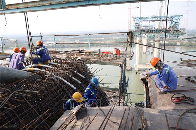 Công trường cầu Phước Khánh, thuộc gói thầu J3-1, dự án cao tốc Bến Lức - Long Thành, tăng tốc thi công thời điểm giáp Tết Nguyên đán Bính Ngọ 2026. Ảnh: Hồng Đạt - TTXVN