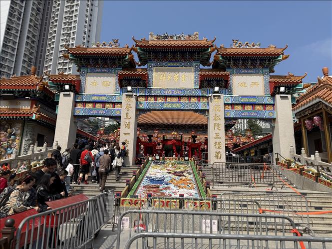 Đền Wong Tai Sin - điểm đến của nhiều du khách trong ngày đầu Xuân. Ảnh: Mạc Luyện - PV TTXVN tại Hong Kong