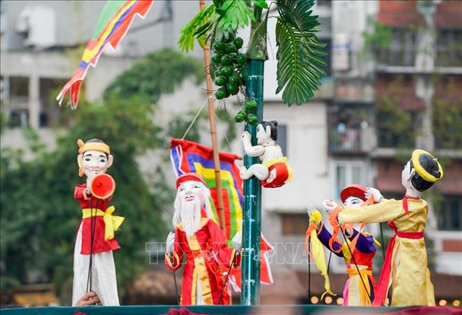 Biểu diễn múa rối cạn Tế Tiêu. Ảnh: Khánh Hoà - TTXVN