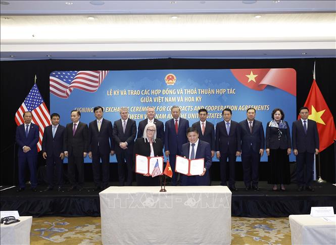 Tổng Bí thư Tô Lâm chứng kiến lễ trao Hợp đồng cung cấp động cơ GTF và dịch vụ bảo dưỡng toàn diện cho tàu bay A321NEO và A321 XLR giữa VietjetAir (Việt Nam) và Pratt & Whitney. Ảnh: Thống Nhất – TTXVN