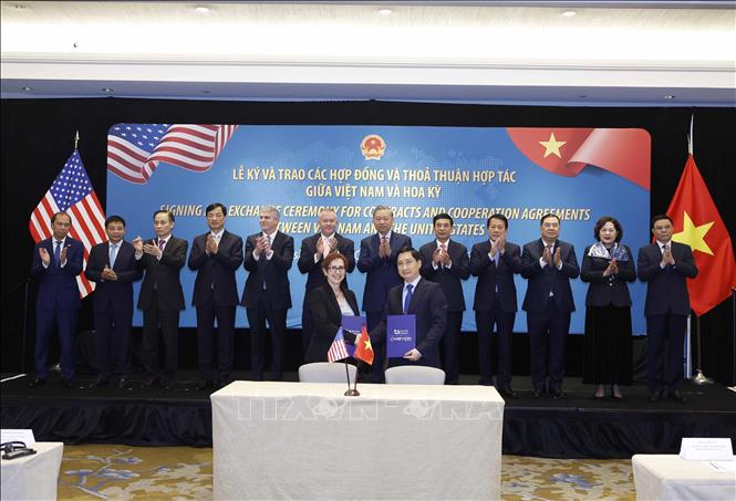 Tổng Bí thư Tô Lâm chứng kiến lễ trao Hợp đồng mua hệ thống xạ trị ung thư proton Mevion S250-FIT giữa Bệnh viện đa khoa Tâm Anh và Công ty  Mevion Medical Systems. Ảnh: Thống Nhất – TTXVN