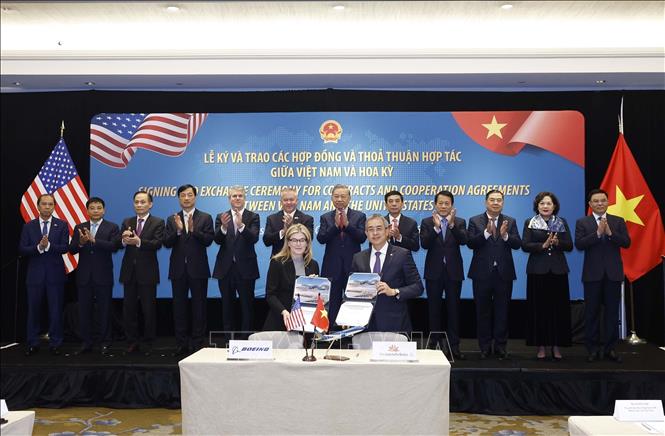 Tổng Bí thư Tô Lâm chứng kiến lễ ký Hợp đồng mua 50 máy bay Boeing 737 MAX giữa Tổng công ty hàng không Việt Nam (Vietnam Airlines) và Tập đoàn Boeing. Ảnh: Thống Nhất – TTXVN