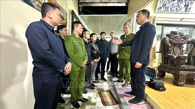 Thiếu tướng Tô Anh Dũng, Giám đốc Công an tỉnh Thanh Hóa trực tiếp chỉ đạo tại hiện trường. Ảnh: TTXVN phát 