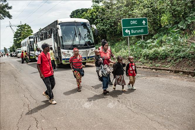 Người dân CHDC Congo sơ tán tới trại tị nạn ở Bugarama, Rwanda. Ảnh: THX/TTXVN