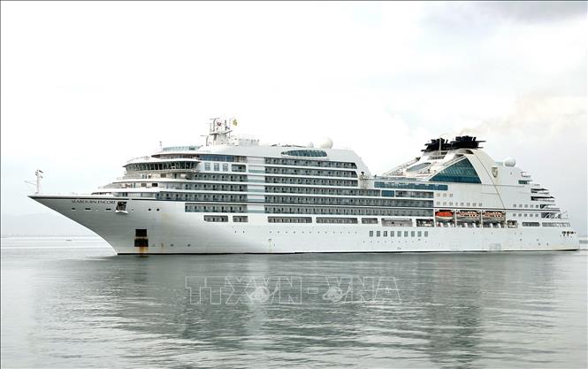 Tàu du lịch biển Seabourn Encore cập cảng Tiên Sa đưa du khách đến tham quan Đà Nẵng trong những ngày đầu Xuân mới Bính Ngọ 2026. Ảnh: Trần Lê Lâm - TTXVN 
