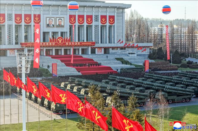 Lễ bàn giao và trưng bày hệ thống phóng rocket đa nòng cỡ lớn 600mm được tổ chức tại thủ đô Bình Nhưỡng, Triều Tiên ngày 18/2/2026. Ảnh: KCNA/TTXVN