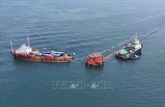 Đội tàu dịch vụ của Công ty Cổ phần Dịch vụ Kỹ thuật PTSC Thanh Hóa duy trì trực 24/7, bảo đảm các hoạt động hàng hải phục vụ Nhà máy Lọc hóa dầu Nghi Sơn và khu vực cảng biển trong Khu Kinh tế Nghi Sơn (Thanh Hoá) diễn ra an toàn, thông suốt trong dịp Tết nguyên đán Bính Ngọ. Ảnh: TTXVN phát