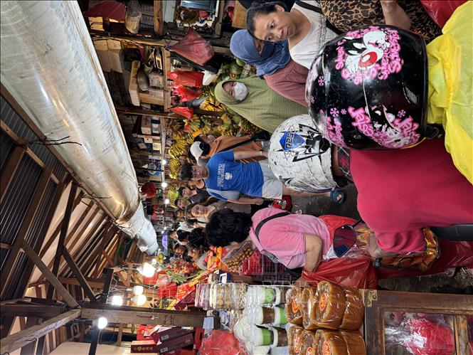 Chợ truyền thống nhộn nhịp người mua sắm. Ảnh: Đỗ Quyên – PV TTXVN tại Indonesia