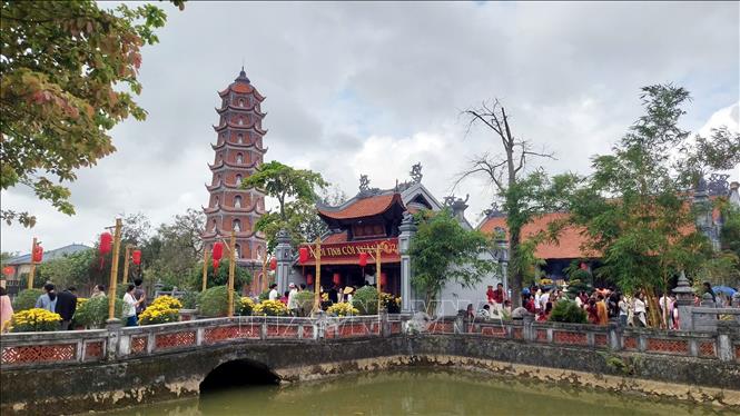 Chùa Hoằng Phúc, ngôi cổ tự hơn 700 năm tuổi (xã Tân Mỹ, tỉnh Quảng Trị) là địa điểm du lịch tâm linh dịp đầu xuân năm mới Bính Ngọ 2026. Ảnh: Tá Chuyên - TTXVN