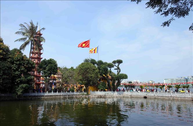 Chùa Trấn Quốc trong tiết trời Xuân ngày Mùng 4 Tết Bính Ngọ. Ảnh: Phạm Kiên - TTXVN