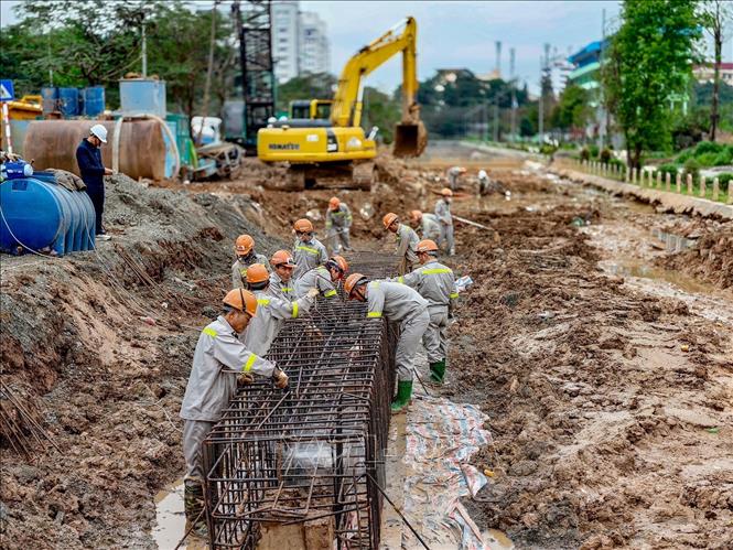 Điểm thi công dự án Cải tạo tuyến kênh Thuỵ Phương xử lý khẩn cấp bổ cập nước sông Tô Lịch. Ảnh: Trung Nguyên - TTXVN