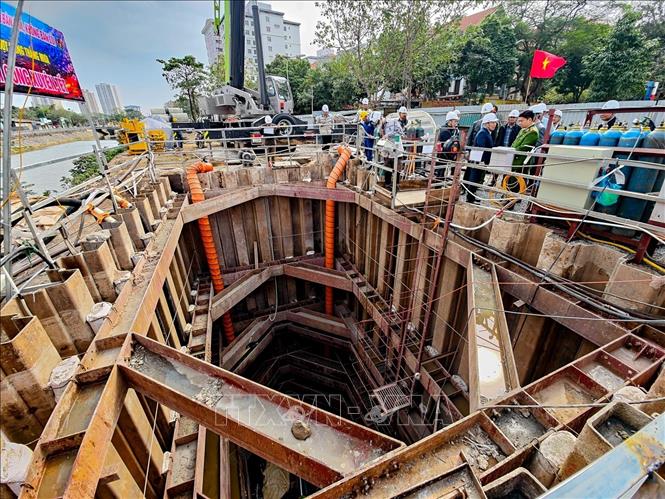 Vị trí thi công gói thầu số 49: Xây dựng hệ thống cống bao sông Lừ thuộc Dự án hệ thống xử lý nước thải Yên Xá. Đây là điểm đặt Robot phục vụ công tác khoan kích ngầm. Ảnh: Trung Nguyên - TTXVN