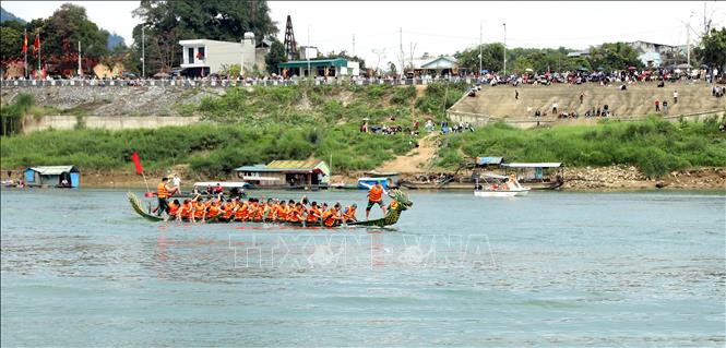 Đây là một trong những hoạt động văn hóa được tổ chức trong những ngày đầu xuân năm mới, nhằm thắt chặt tinh thần đoàn kết, cổ vũ phong trào thể dục thể thao. Ảnh: Quang Cường - TTXVN