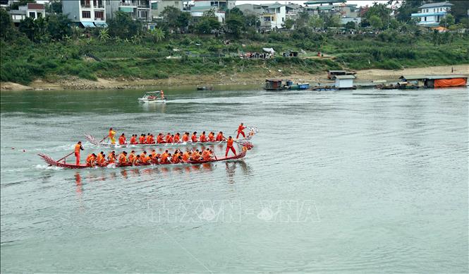 Các đội đua mang đến cho khán giả những màn tranh tài kịch tính, hấp dẫn. Ảnh: Quang Cường - TTXVN