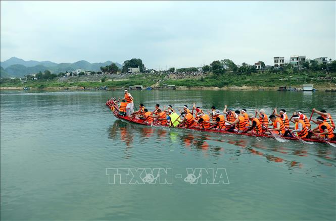 Đây là một trong những hoạt động văn hóa được tổ chức trong những ngày đầu xuân năm mới, nhằm thắt chặt tinh thần đoàn kết, cổ vũ phong trào thể dục thể thao. Ảnh: Quang Cường - TTXVN
