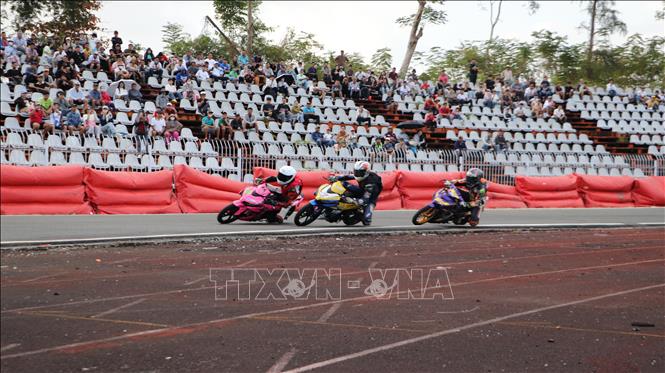 Các vận động viên thi đấu tại giải. Ảnh: Hồng Thái - TTXVN