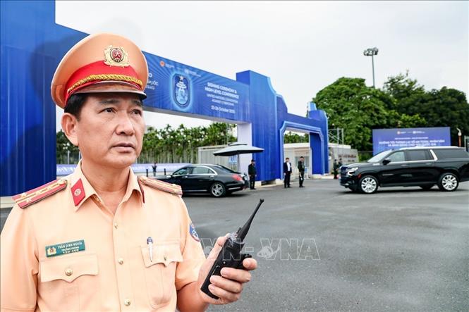 Đại tá Trần Đình Nghĩa, Trưởng Phòng CSGT Hà Nội xác định tiếp tục đổi mới tư duy, đẩy mạnh ứng dụng khoa học – công nghệ; siết chặt kỷ cương, nâng cao trách nhiệm người đứng đầu; xây dựng lực lượng chính quy, tinh nhuệ, hiện đại. Ảnh: Quốc Lũy - TTXVN