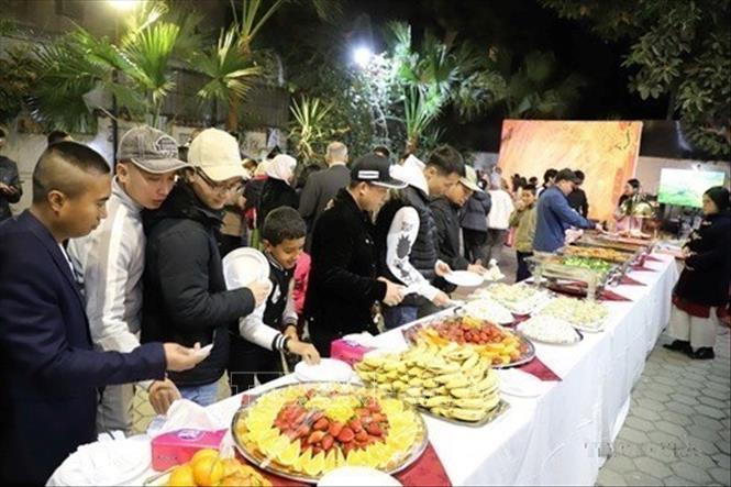 Kiều bào tại Ai Cập thưởng thức các món ăn truyền thống đậm đà hương vị Tết cổ truyền trong chương trình 