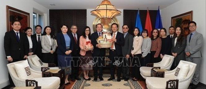 Phái đoàn thường trực Cộng hòa Dân chủ Nhân dân Lào tại Geneva (Thuỵn Sĩ) thăm, chúc Tết Bính Ngọ 2026 Phái đoàn thường trực Việt Nam (5/2/2026). Ảnh: Phạm Ngọc Ánh - TTXVN  