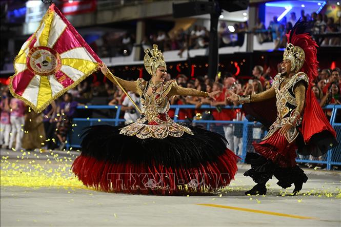 Các vũ công tham gia lễ hội Carnival tại thành phố Rio de Janeiro, Brazil ngày 18/2/2026. Ảnh: THX/TTXVN