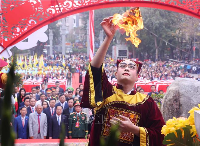 Hóa sớ Chúc văn tại Lễ hội kỷ niệm 237 năm Chiến thắng Ngọc Hồi - Đống Đa (1789 - 2026). Ảnh: Văn Điệp – TTXVN