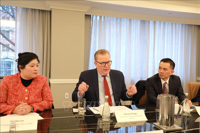 Ông Shannon Kellog - Phó Chủ tịch Tập đoàn Amazon phụ trách Chính sách công khu vực châu Mỹ, cam kết tăng cường hợp tác, đầu tư vào Việt Nam trong thời gian tới. Ảnh: Đoàn Hùng – P/v TTXVN tại Mỹ