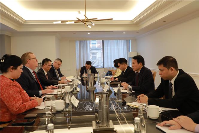 Đại tướng Lương Tam Quang đánh giá cao chất lượng dịch vụ của Amazon cung ứng tại thị trường Việt Nam, đặc biệt là dịch vụ điện toán đám mây đóng vai trò quan trọng, hỗ trợ hiệu quả hoạt động của các doanh nghiệp Việt Nam. Ảnh: Đoàn Hùng – P/v TTXVN tại Mỹ