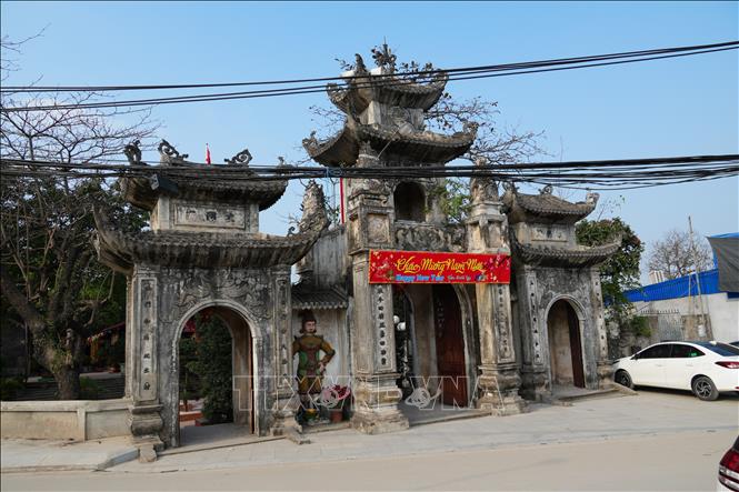 Cổng chính đền Ghênh - nơi thờ Hoàng Thái Hậu Ỷ Lan (Bà Tấm). Ảnh Mạnh Khánh-TTXVN