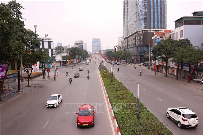 Các phương tiện tham gia giao thông thuận lợi trên đường Trần Duy Hưng. Ảnh: Văn Điệp – TTXVN