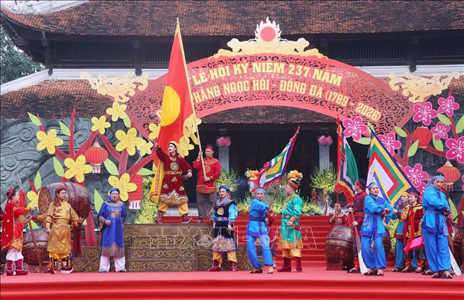 An art performance at the festival. VNA Photo: Văn Điệp 
