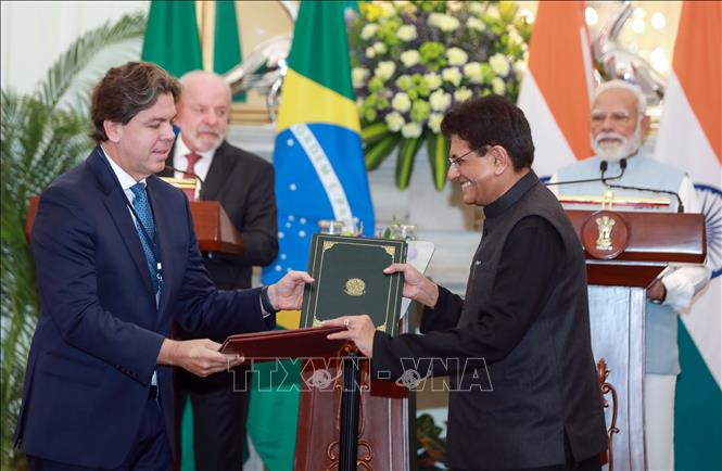 Thủ tướng Ấn Độ Narendra Modi và Tổng thống Brazil Luiz Inacio Lula da Silva chứng kiến lễ ký Bản ghi nhớ (MoU) về tăng cường hợp tác trong lĩnh vực khai thác khoáng sản quan trọng tại New Delhi ngày 21/2/2026. Ảnh: ANI/TTXVN