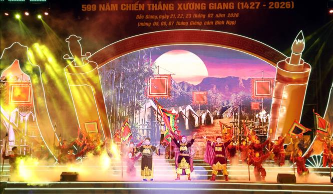 Chương trình nghệ thuật tái hiện khí thế hào hùng của cuộc khởi nghĩa Lam Sơn và chiến thắng Xương Giang. Ảnh: Đồng Thúy-TTXVN