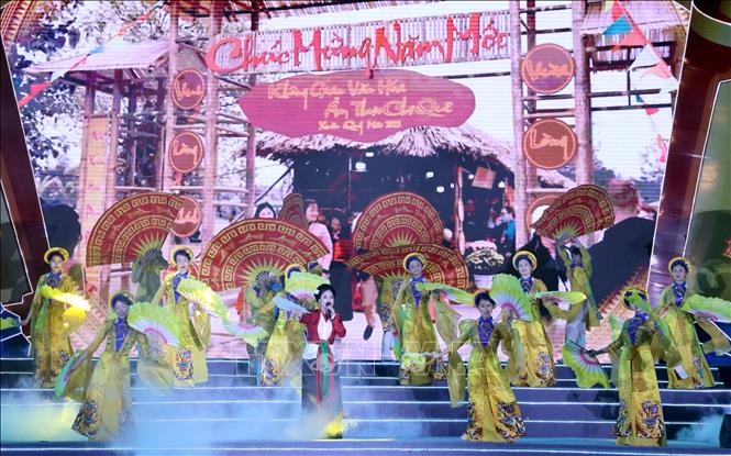 Chương trình nghệ thuật tái hiện khí thế hào hùng của cuộc khởi nghĩa Lam Sơn và chiến thắng Xương Giang. Ảnh: Đồng Thúy-TTXVN