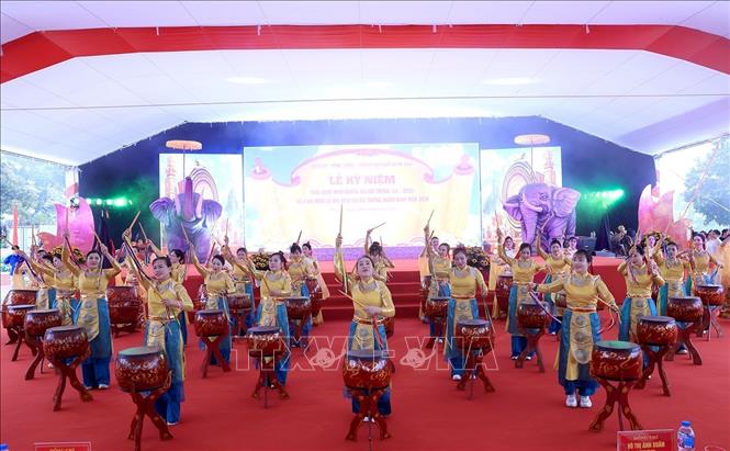 Màn trống hội trong lễ kỷ niệm. Ảnh: Tuấn Anh - TTXVN