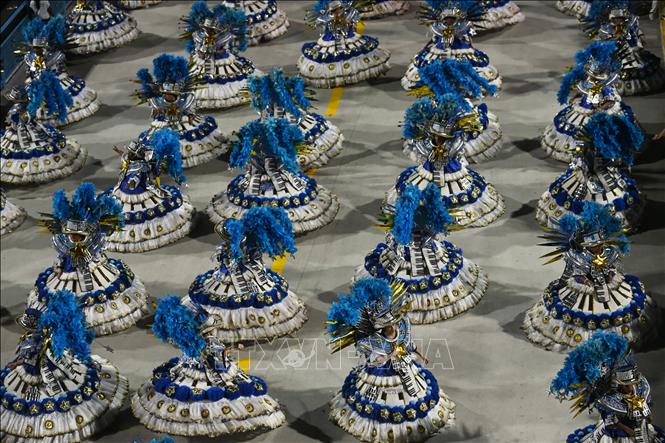 Các vũ công tham gia lễ hội Carnival tại Rio de Janeiro, Brazil ngày 14/2/2026. Ảnh: THX/TTXVN